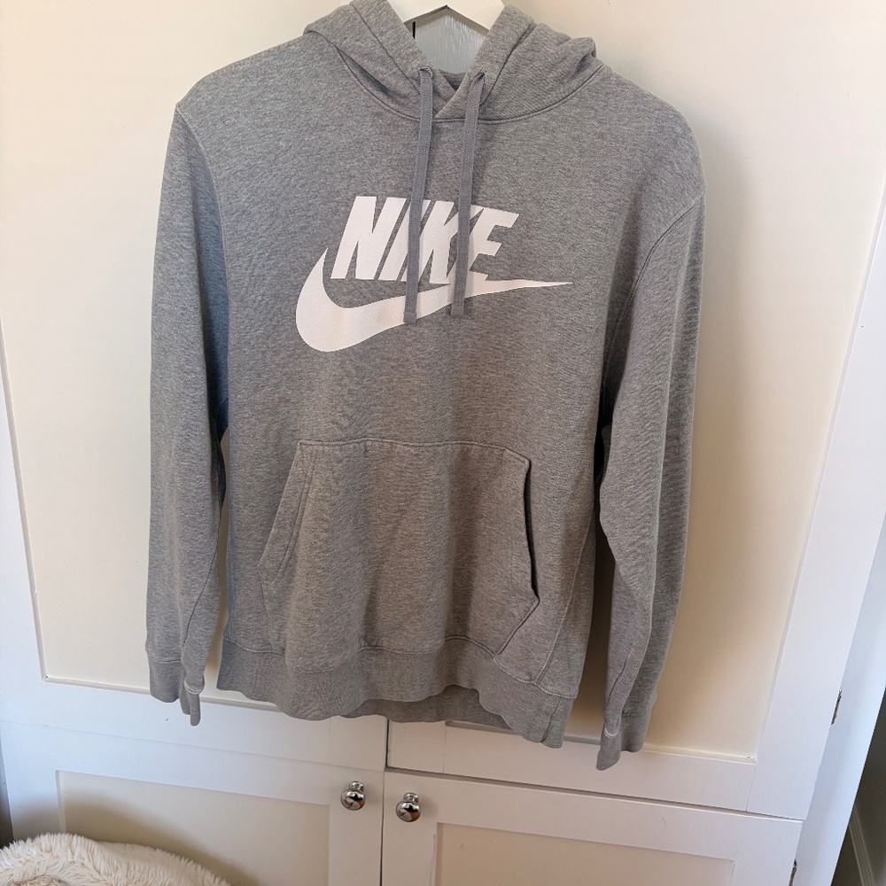 Nike Club Fleece Pullover Hoodie – Gray – Size Small